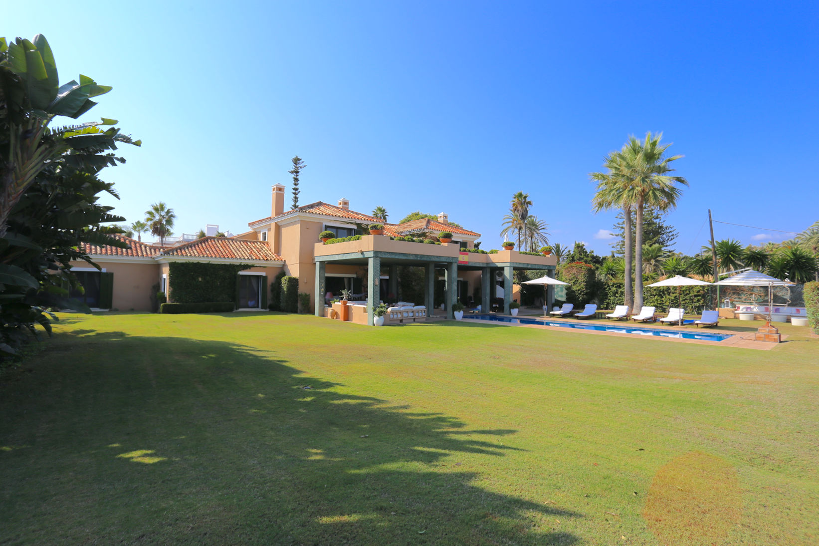 Chalet independiente en alquiler en Estepona